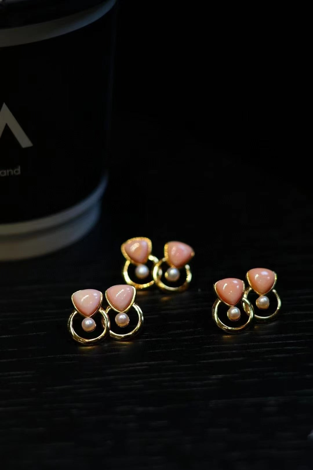 Sleek Queen Conch Pearl Stud Earrings